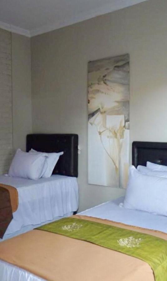 Argya Guesthouse 요그야카르타 외부 사진